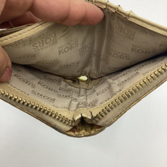 Michael Kors Zippered Bilfold Wallet - Picture 5 of 8